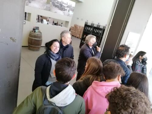 Gli studenti del Dandolo con i docenti e i vertici Iar in visita alla Cooperativa vitivinicola Cellatica Gussago